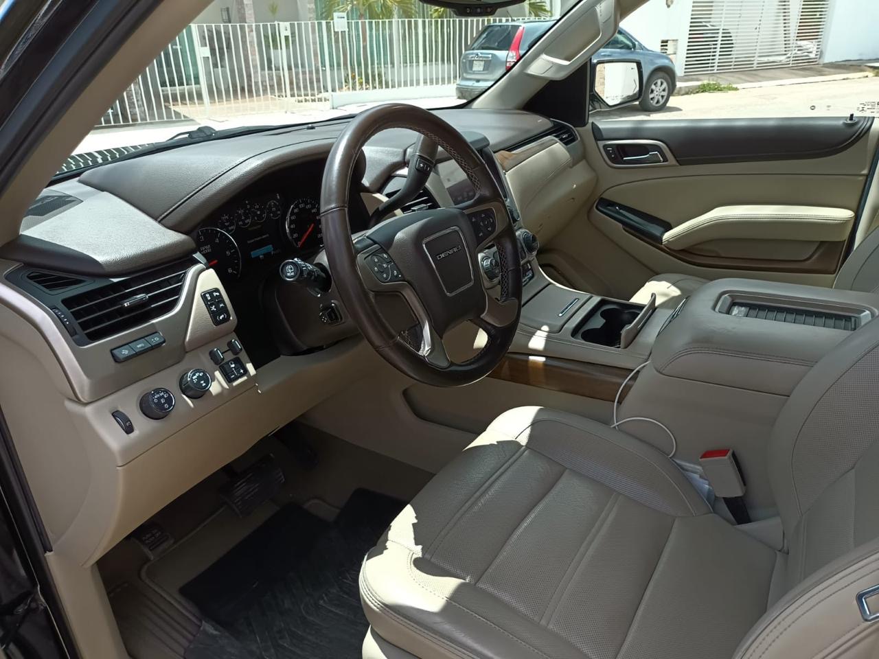 interior GMC Yukon